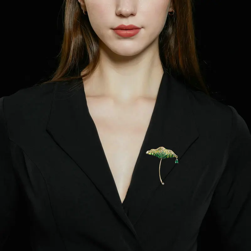 Hycro Lux New Copper Green Leaves Lotus Brooches for Women Luxury Christmas Gift with Zircon Chinese Lapel Pins for Backpacks