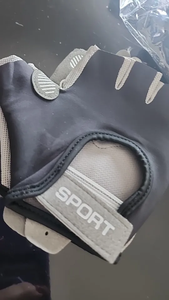 1 Pair Soft Half Fingers Sports Fitness Gloves, Non-slip And Durable photo review