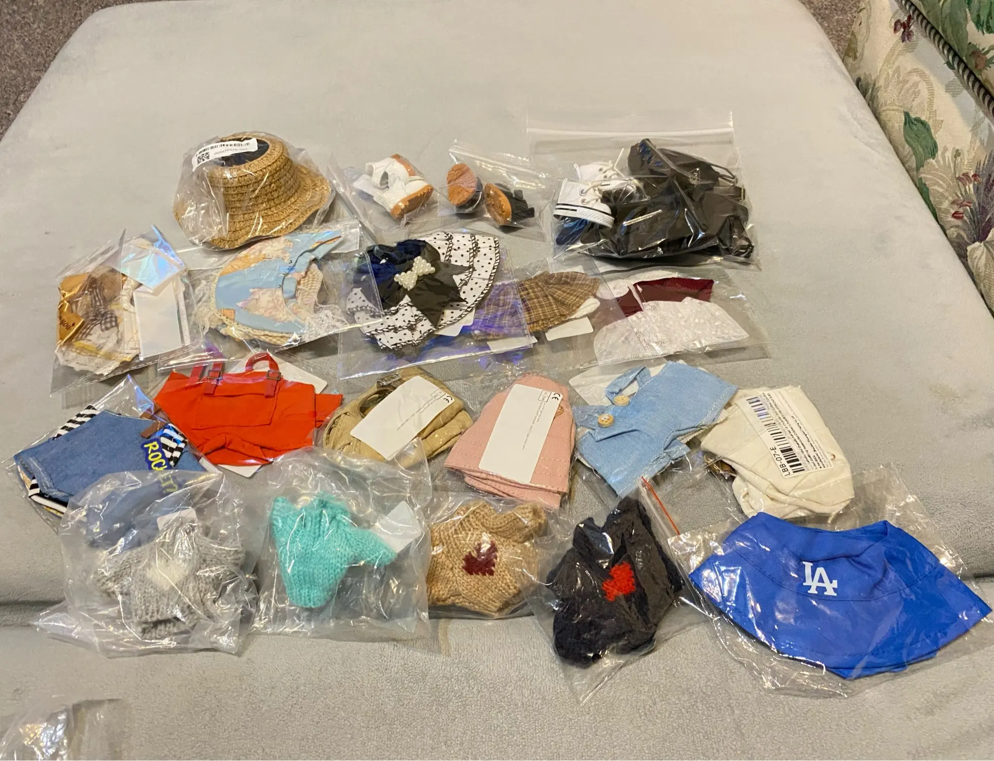 Labubu V1/V2 Doll Clothes: Strap Pants & Skirt Overalls Set with Accessories photo review