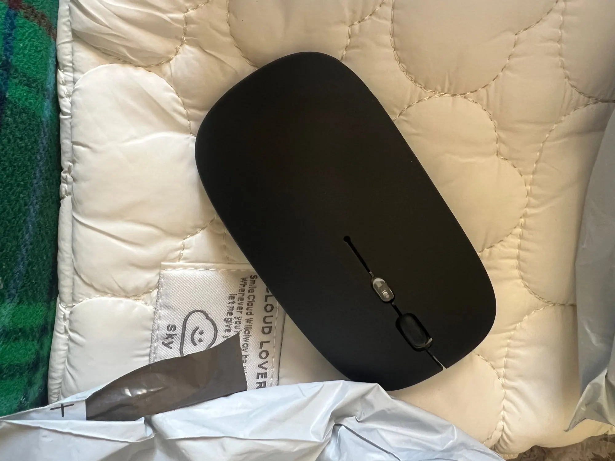 Wireless Bluetooth 2.4GHz RGB Mouse Rechargeable Silent photo review