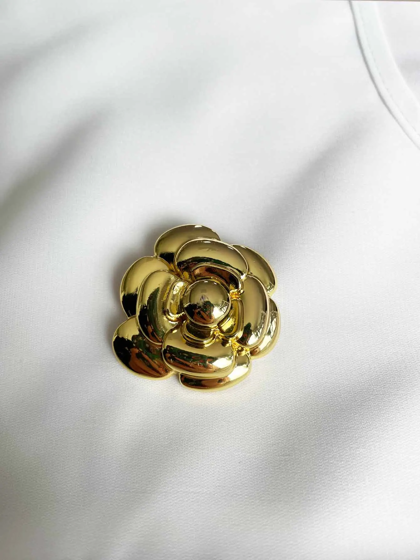 Chic Luxury White Satin Shirt Gold Flower Brooch Detail Drawstring Side Ruched Casual Summer Blouse 4