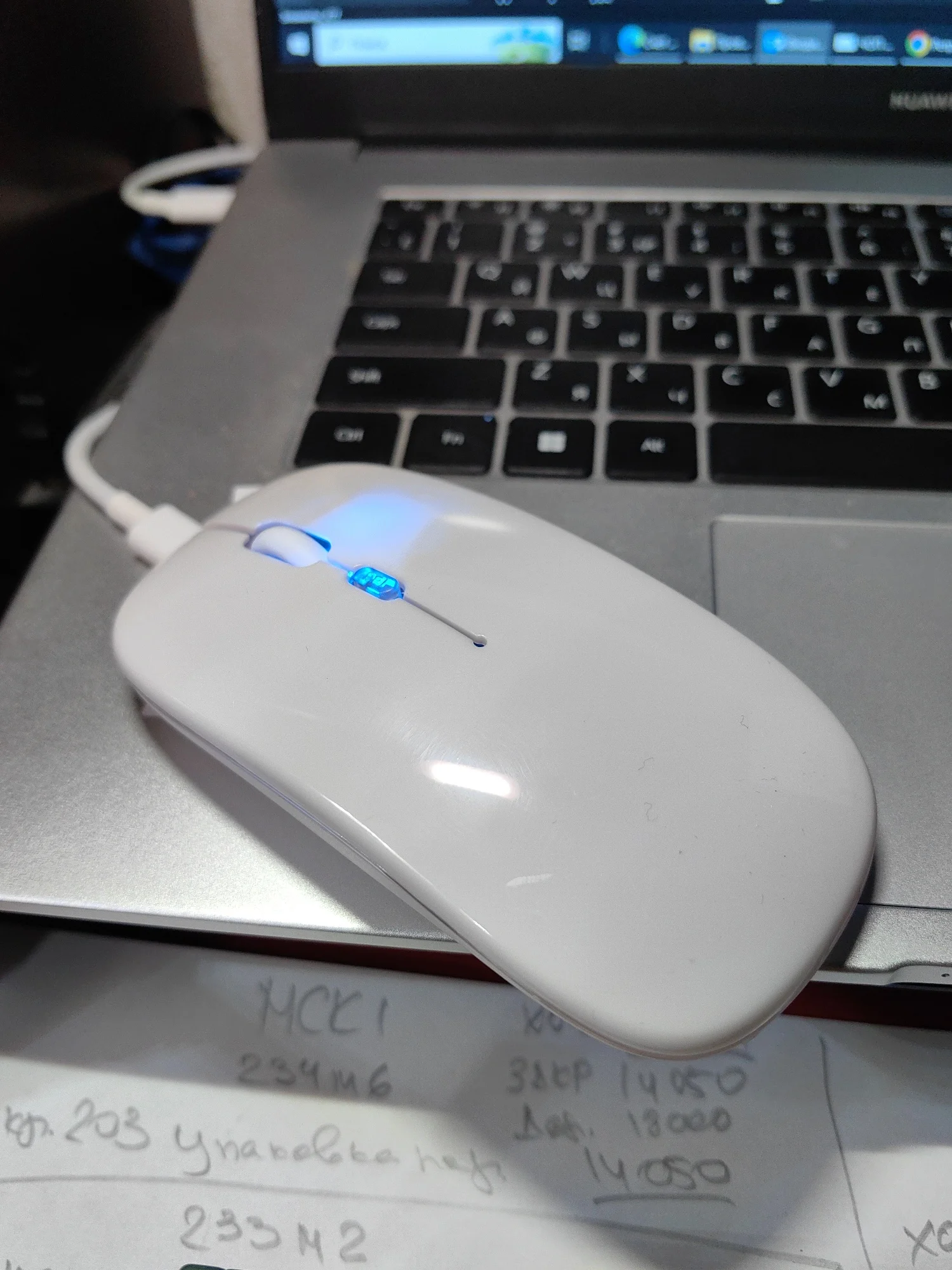 Wireless Bluetooth 2.4GHz RGB Mouse Rechargeable Silent photo review