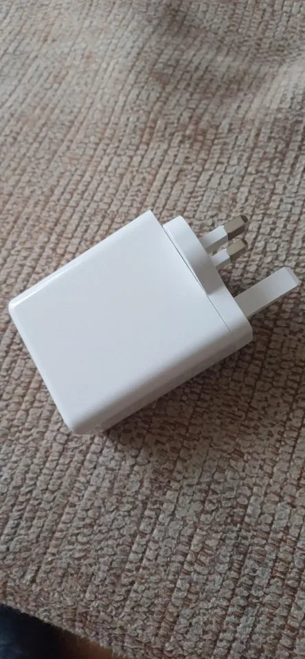 120W Multi Ports USB Charger Fast Charging Type C Mobile Phone Charger photo review