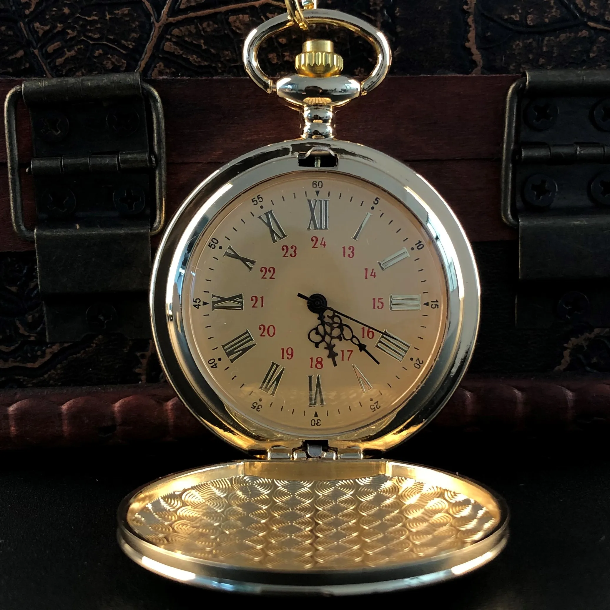 Рисунок 2 - Модные золотые кварцевые карманные часы для детей