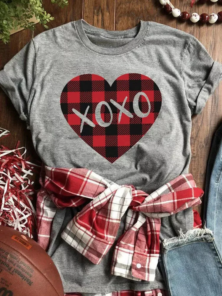 

Valentine's Day Shirt for Women Cute XOXO T-Shirt Love Plaid Heart Print Shirt Leopard Graphic T Shirt Short Sleeve Tee Tops
