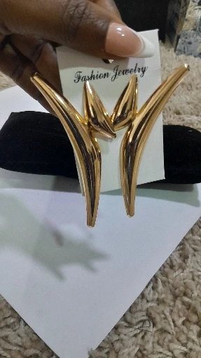 Exaggerated Metal Triangle Bend Pointed Earrings for Women Minimalist Design Geometric Curved Stud Earrings Jewelry photo review
