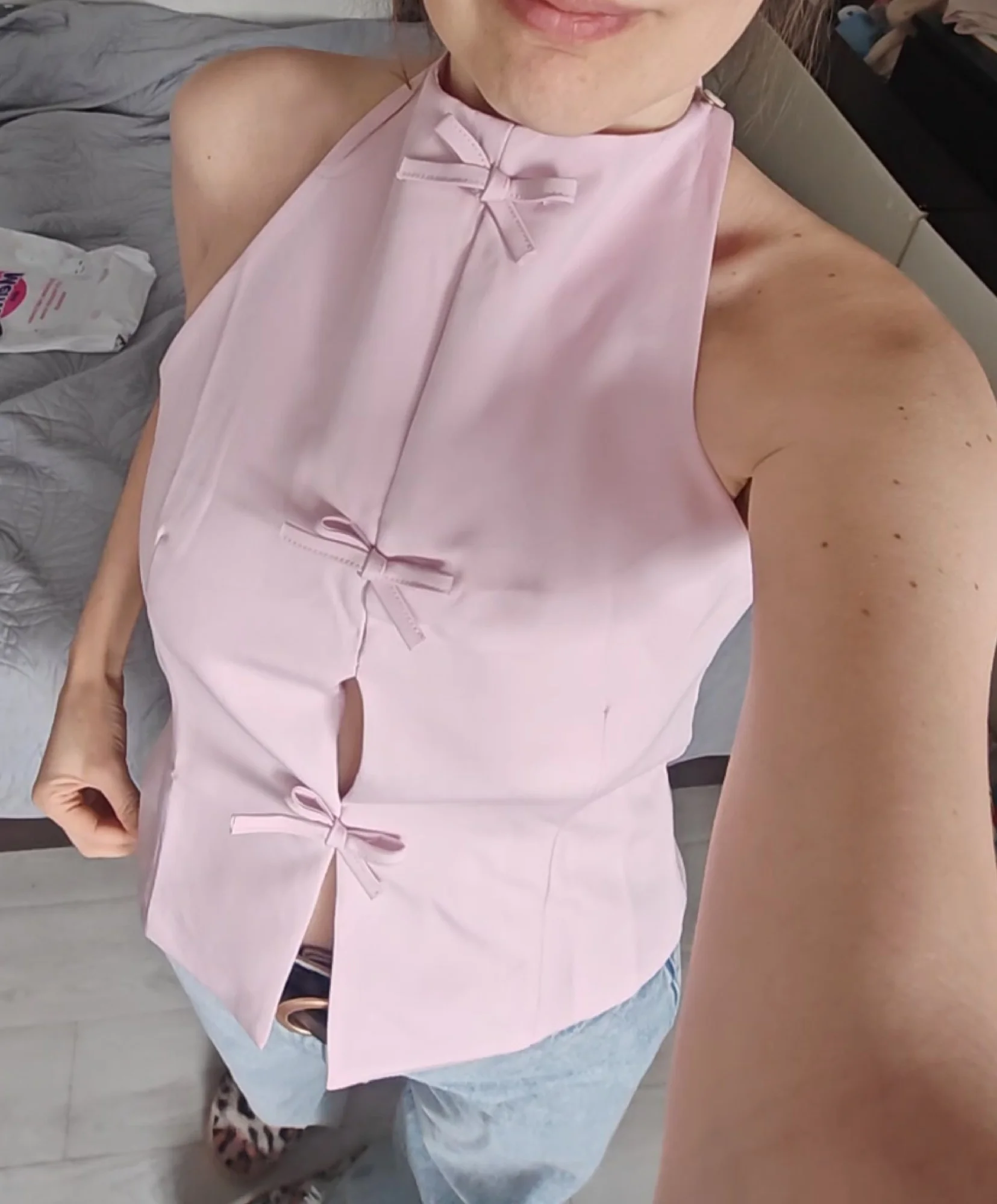 Elegant Bow Backless Halter Tank Top for Modern Women photo review