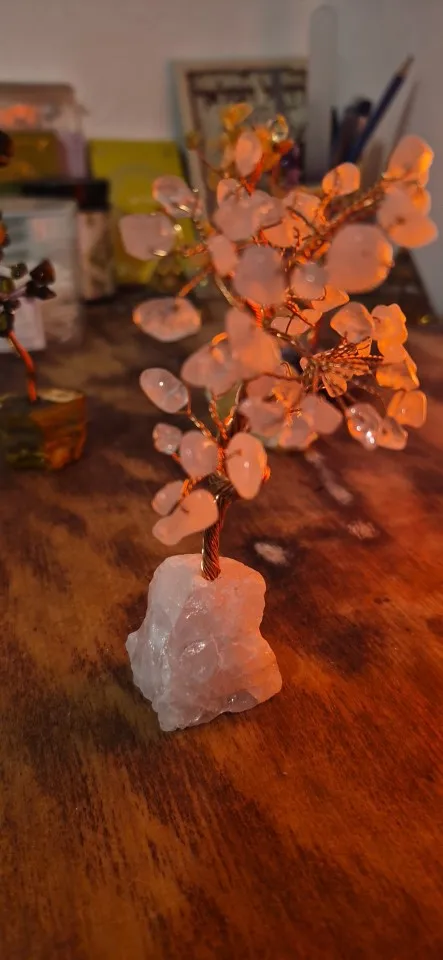 Arbre de Vie en Quartz Rose – Base en Pierre Brute