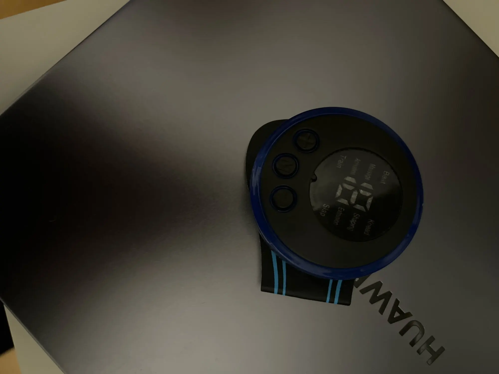 Tragbares EMS Nackenmassagegerät - Muskelstimulator für Nacken- und Rückenschmerzlinderung photo review