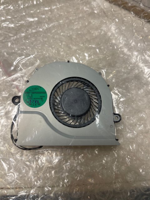 ひろびろ商品 ノートパソコンCPU冷却ファン クーラー ノートPC Predator G5 G5-793