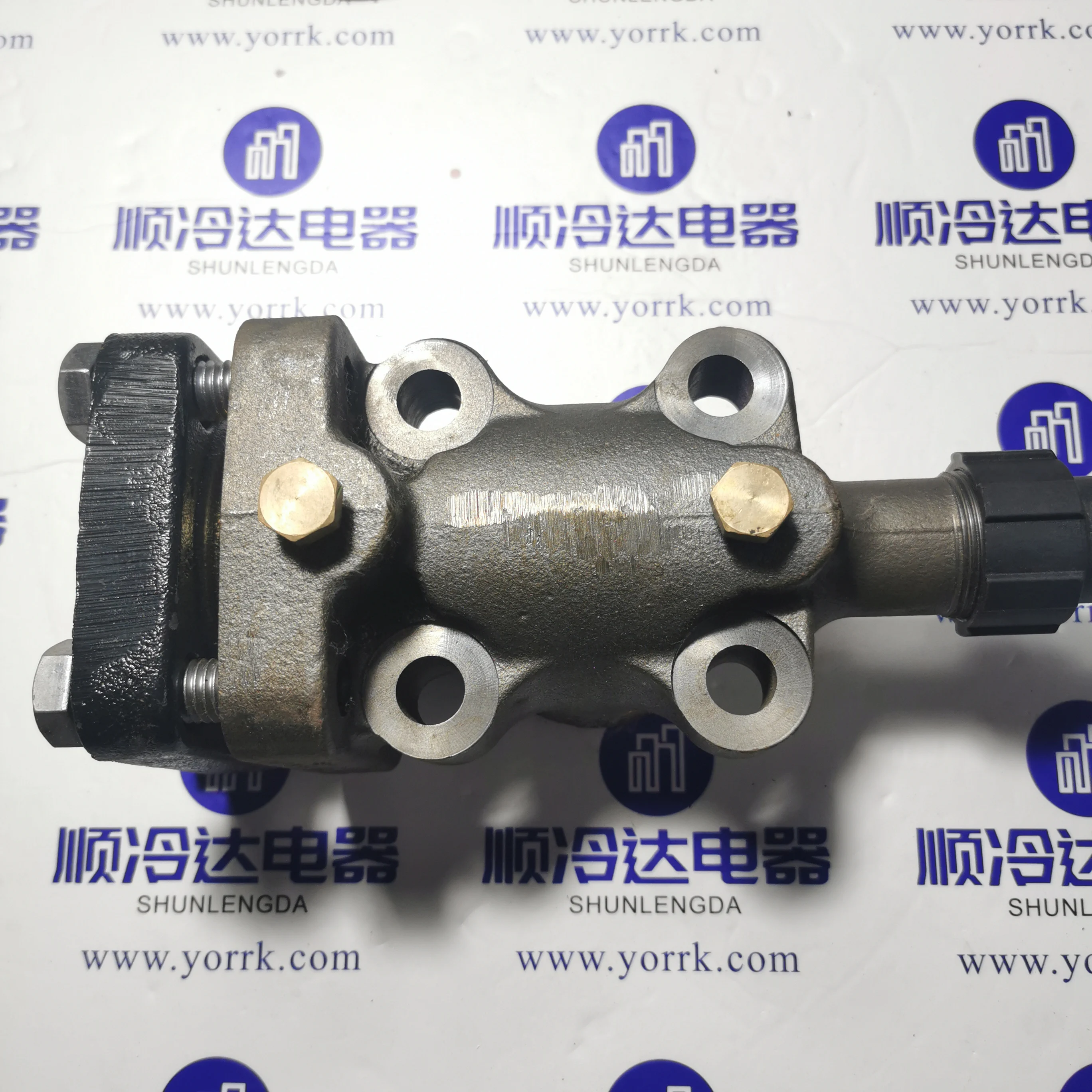 

022-02844-000 Valve STOP COMPR 3-1/8, Angle Suction 022 01394 000 VALVE STOP COMPR 2-5/8*****