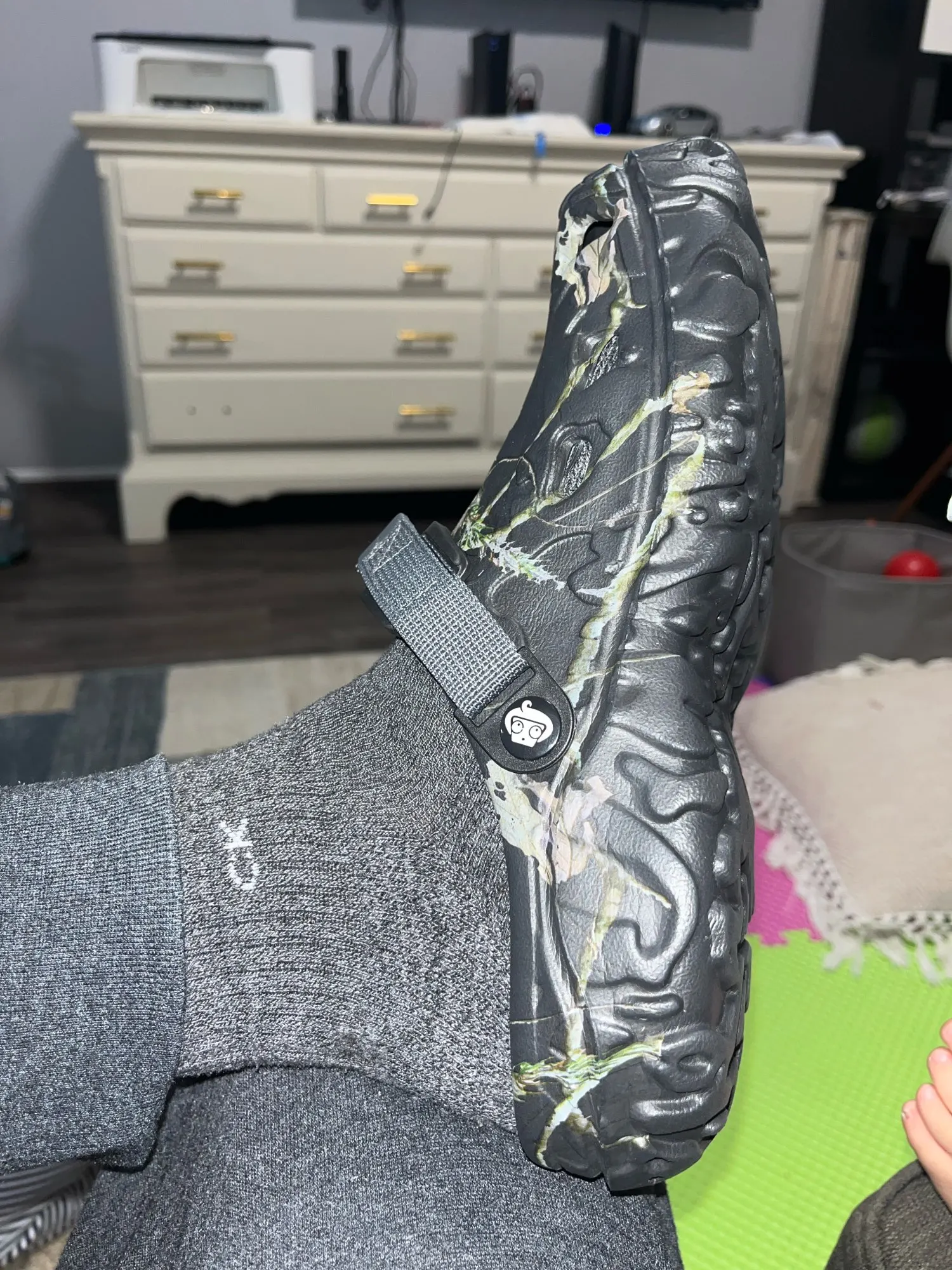 Sandales d'été pour hommes, nouvelles chaussures de jardin pour la maison, pantoufles confortables et légères pour hommes, tongs à fond souple antidérapantes, 2024 photo review