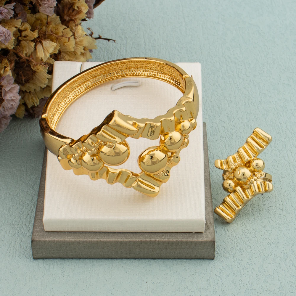 

Cuff Bangle Hoop Ring Hollow Design Large Elegant Women Jewelry Set for Dubai African 18k Gold Color Hand Bracelet Cocktail Ring