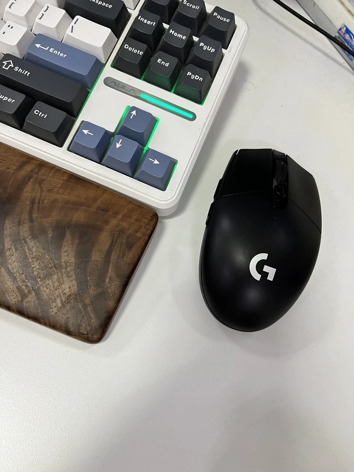 Logitech G304 Lightspeed Wireless Mouse 12K DPI 6 Buttons photo review