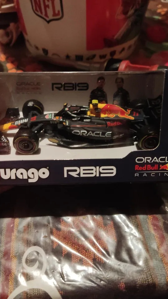 Bburago 1:43 F1 Model Car Mercedes Ferrari Redbull Racing SF23 AlpineA523 AlfaC43 Metal Diecast Verstappen Collectible Miniature photo review