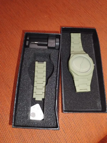 Ciiio™ Unisex Silicone Watch – Minimalist, Waterproof, Everyday Style