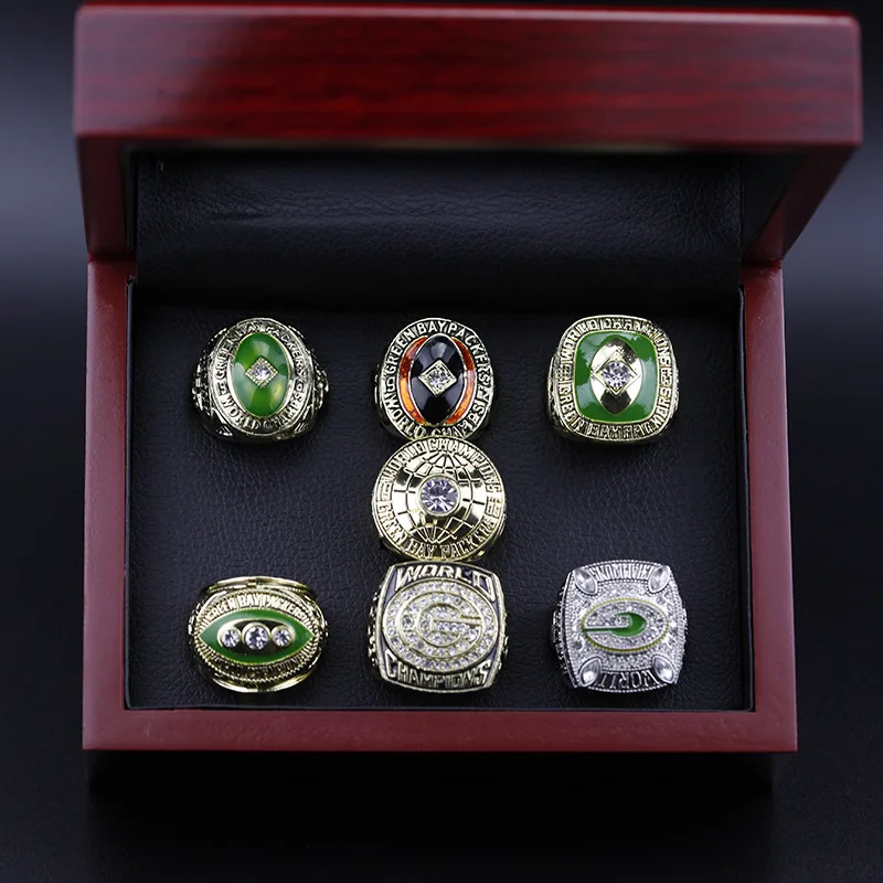 

Green Bay '6,' 4, '7 football championship rings