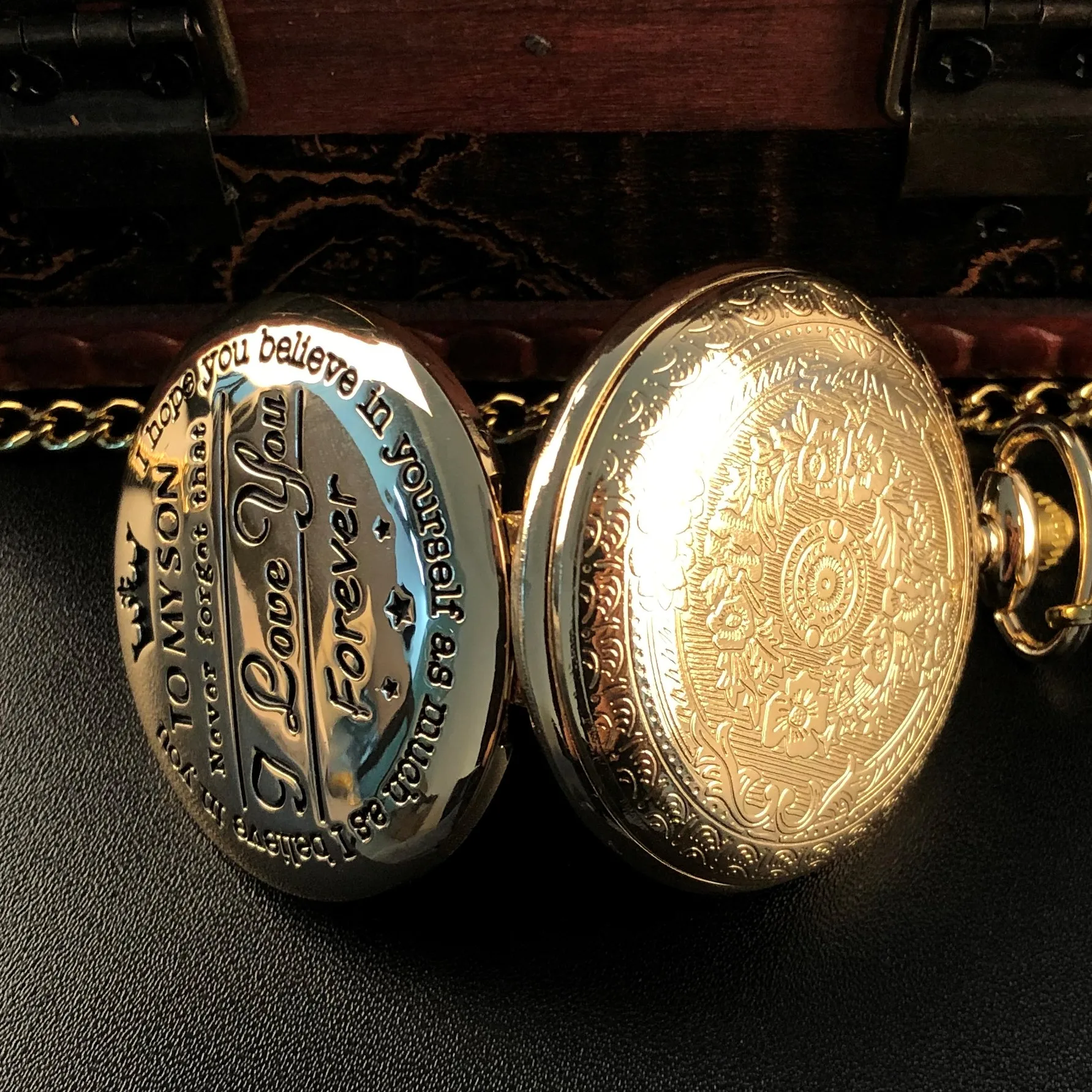 Рисунок 4 - Модные золотые кварцевые карманные часы для детей