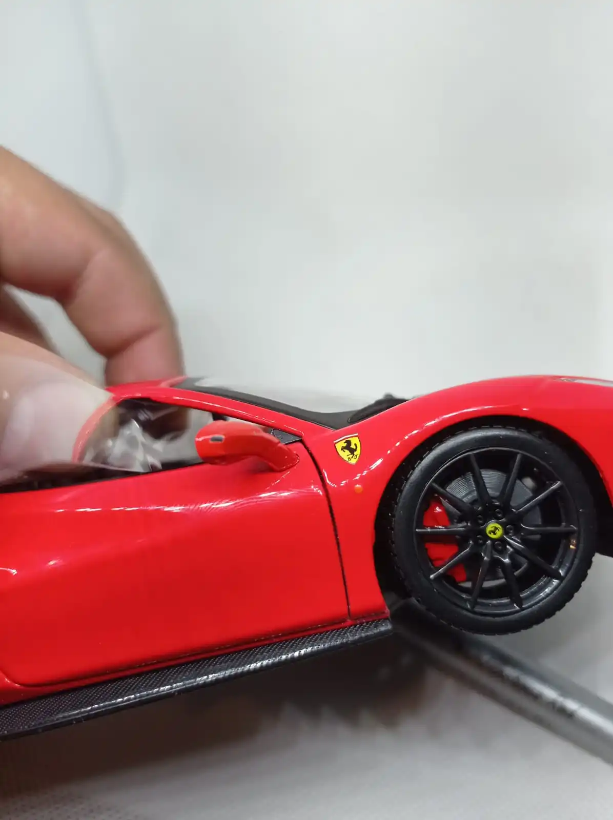 Bburago 1:24 Scale Ferrari 488 PISTA STRADALE Alloy Luxury Vehicle Diecast Cars Model Toy Collection Gift photo review