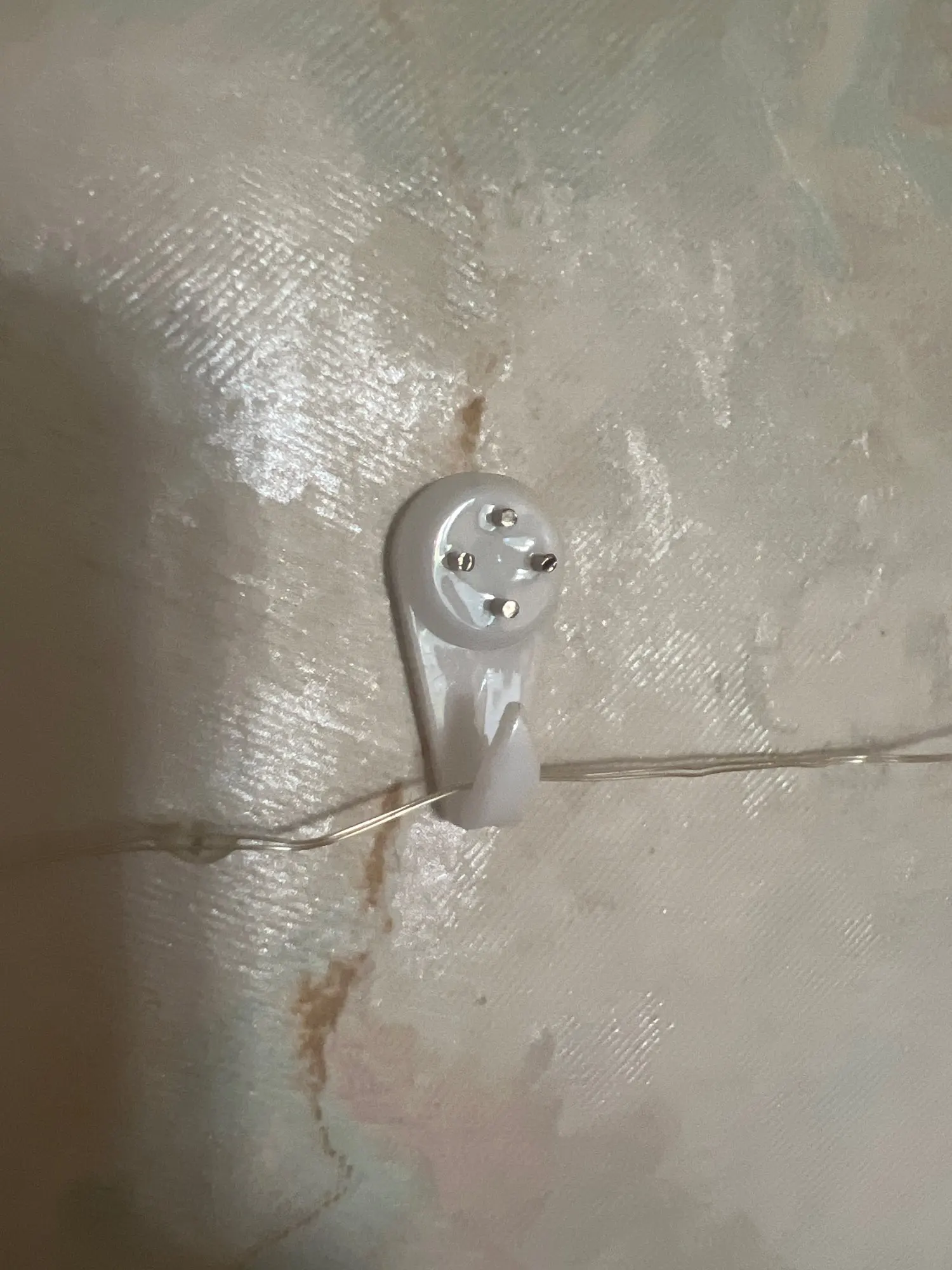 10Pcs Wall Decoration Installation Seamless Hooks Nail Kitchen Living Room Bedroom Home Daily Hanging Wall Invisible Hook White photo review