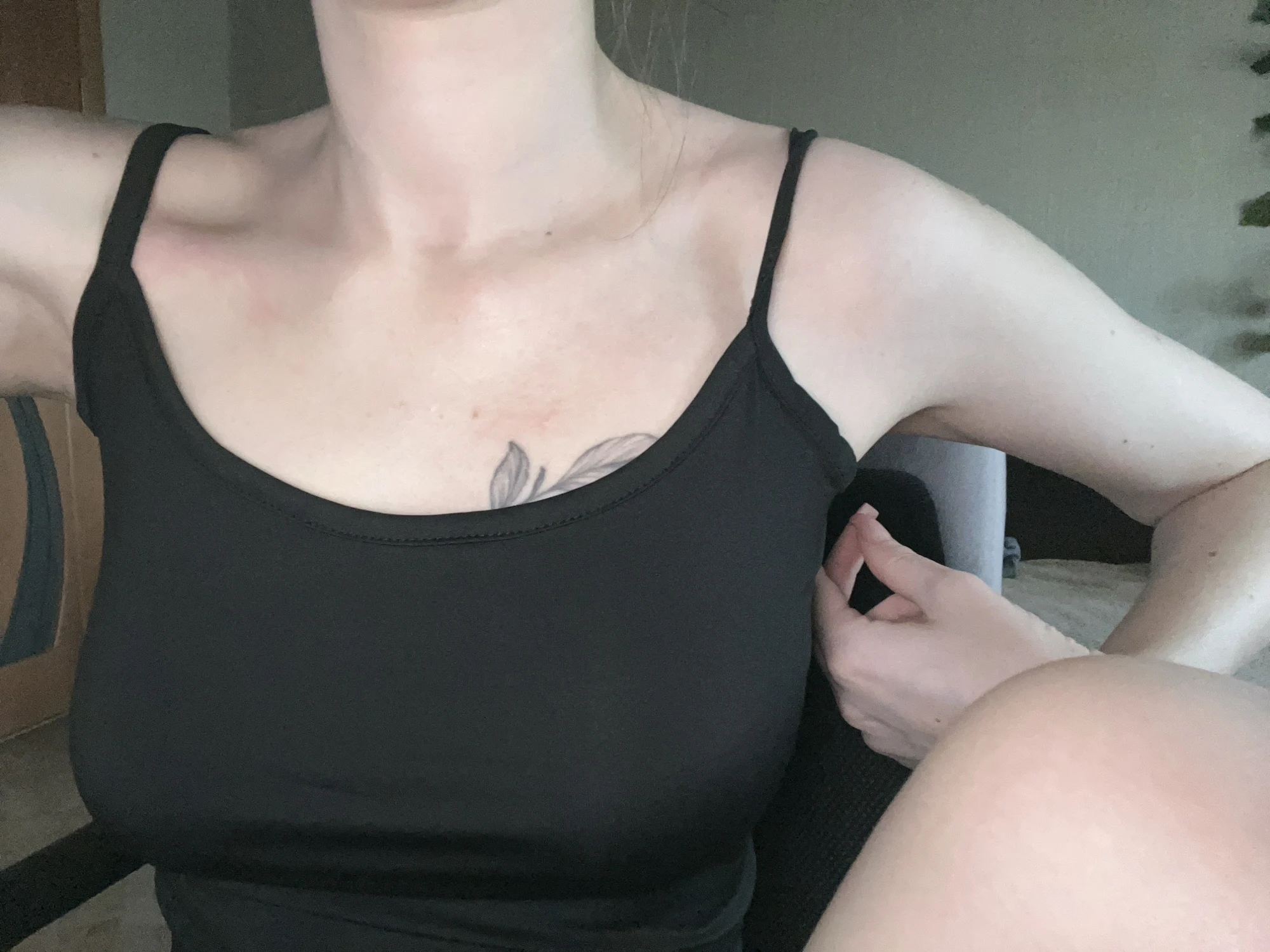 Basic Solid Spaghetti Strap Cami Crop Top - Y2K Vintage Style photo review