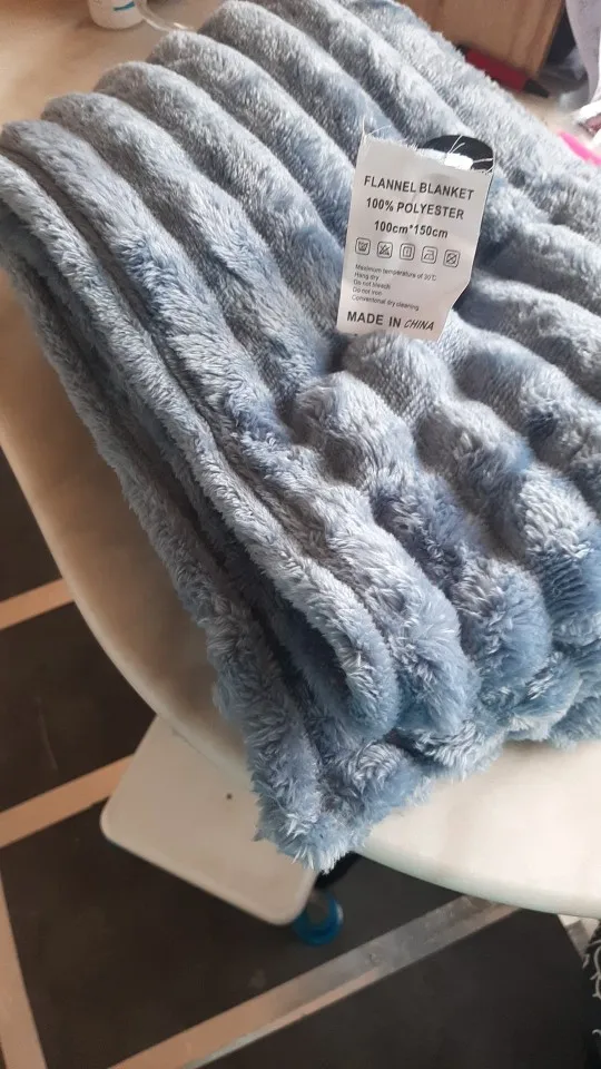 VelvetComfort – Kuschelige Luxusdecke für stilvolle Wärme photo review