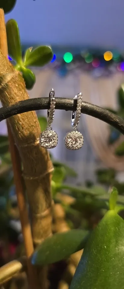 2CT Moissanite Huggie Hoop Earring photo review