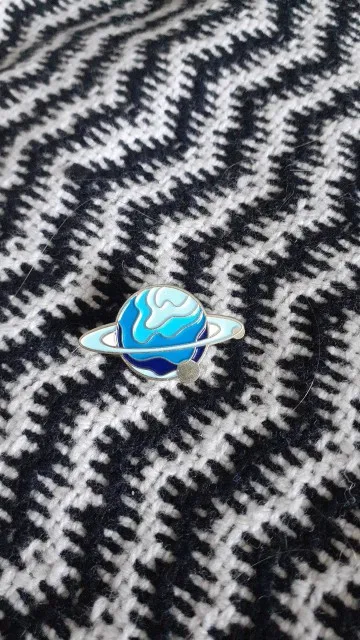 Planet Pins photo review