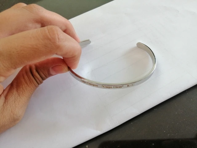 1 st Personligt graverat anpassat namn Armband i rostfritt stål Smycken Namn Ord Bokstäver Anpassat armband & armband för kvinnor män photo review