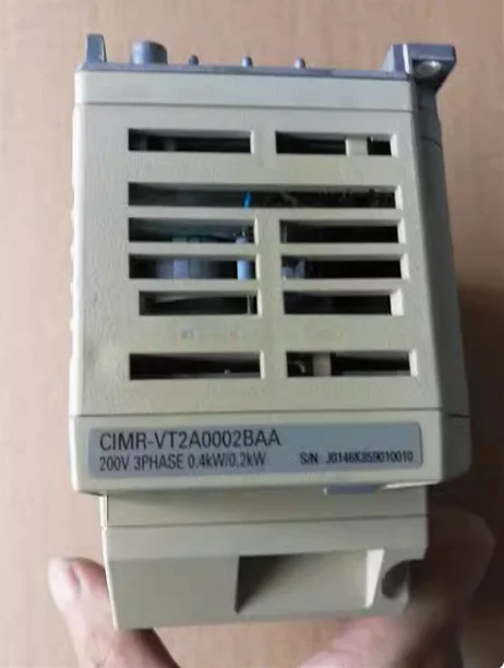 

CIMR-VT2A0002BAA используется в хорошем состоянии инвертор