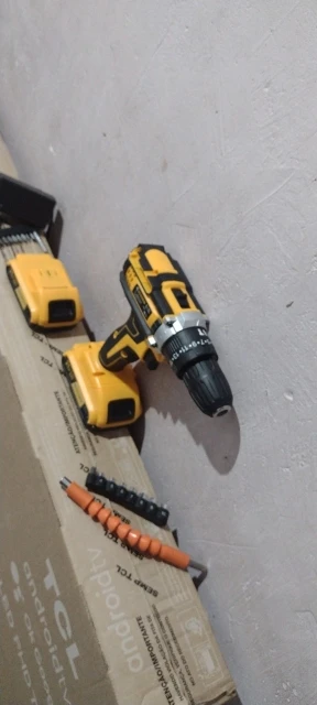 Furadeira e Parafusadeira Elétrica 21V com 2 Baterias Recarregáveis