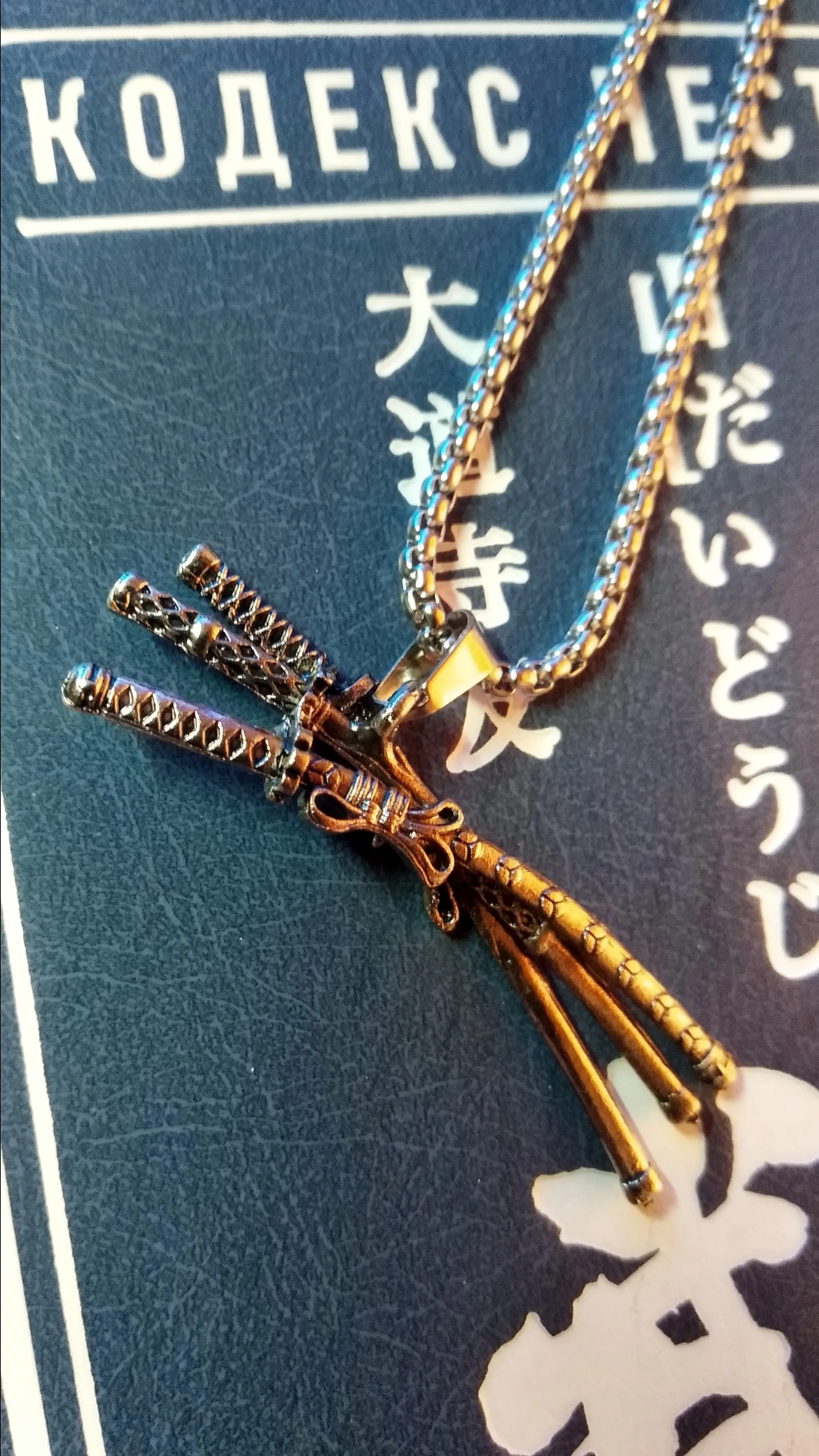 Acheter Anime une pièce collier volant Zoro Robin Chopper mandat pendentif  collier hommes et femmes Anime amitié pendentif collier