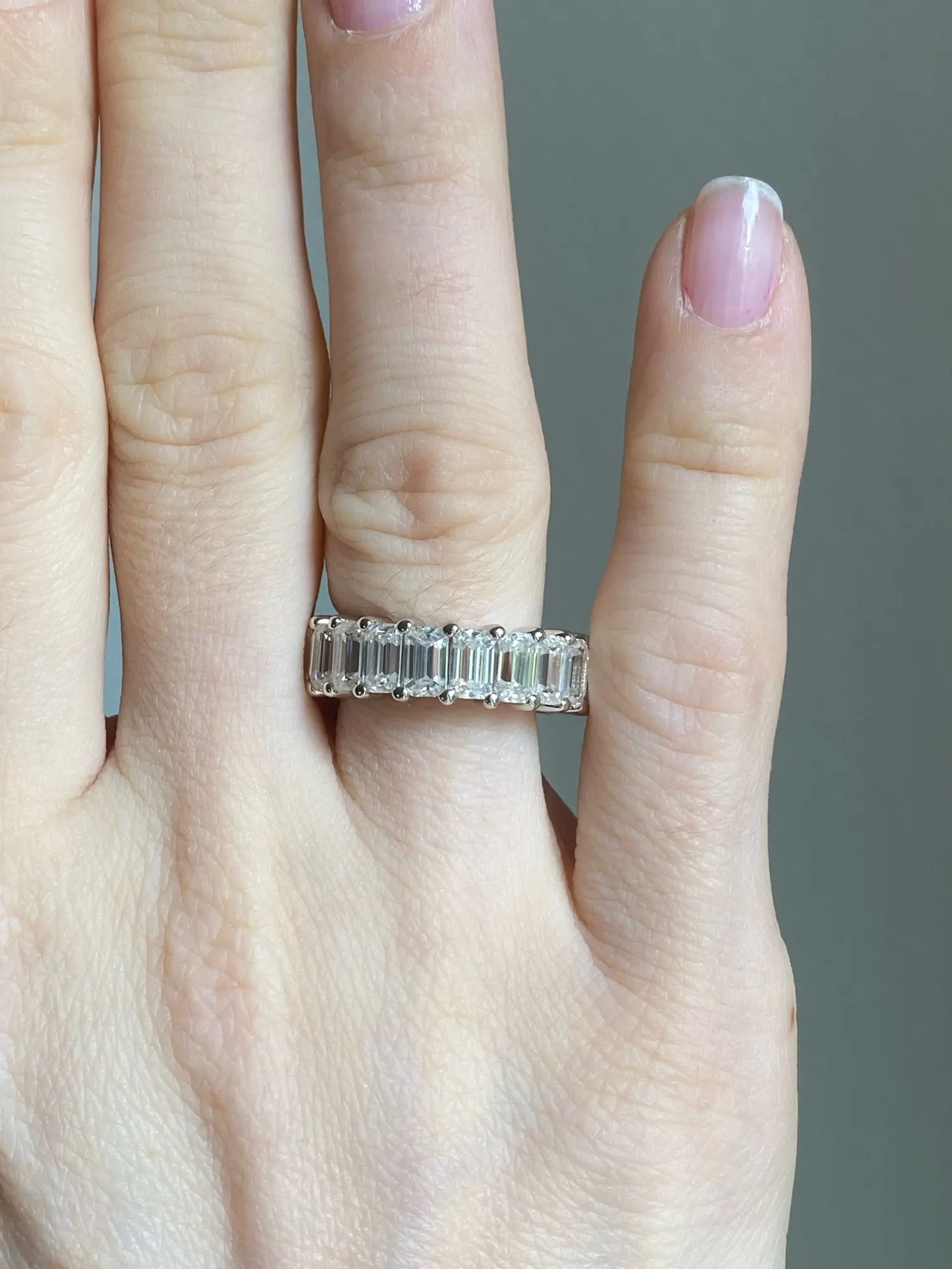 Emerald Moissanite Eternity Ring 925 Sterling Silver Bröllopsringar Fina smycken photo review