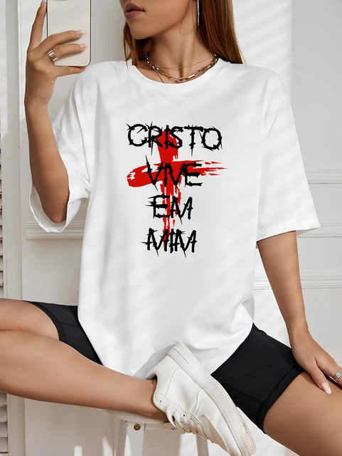 Camiseta Feminina Streetwear Estampada Cristo Vive Em Mim Tshirt Algodão Camisa Modinha Bloqueira