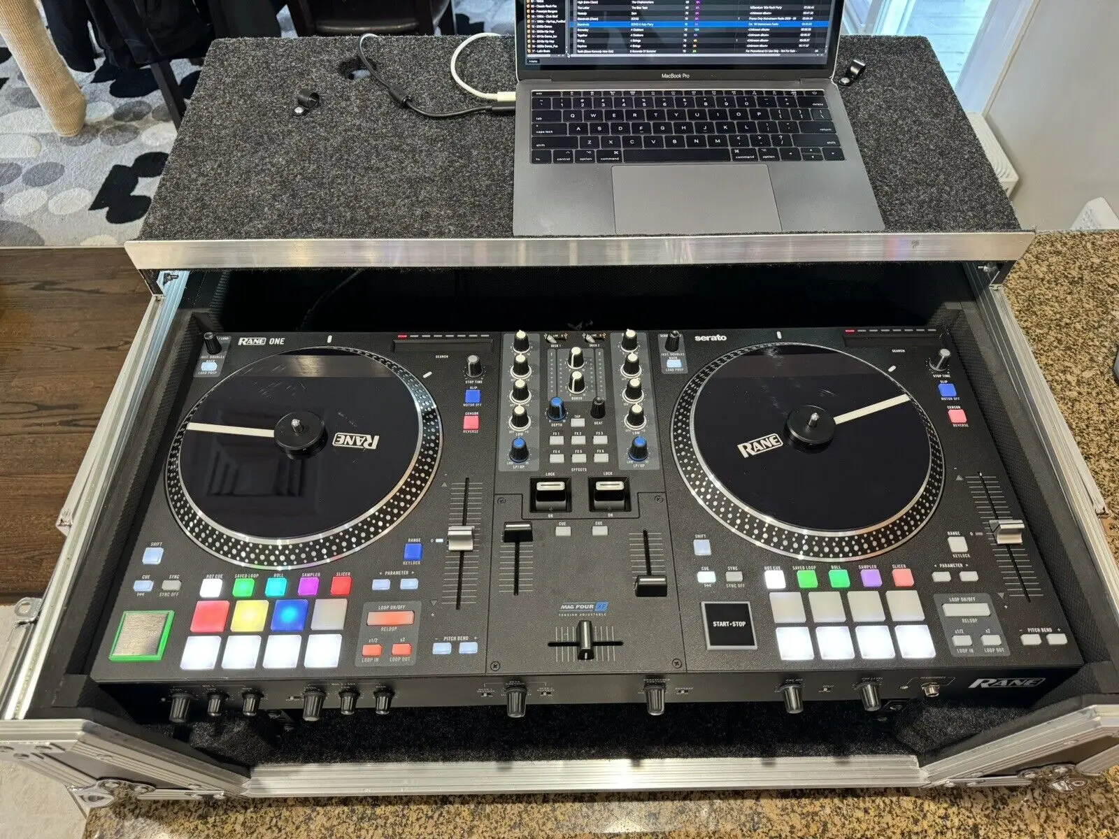 

Распродажа со скидкой Rane ONE 2-CH профессиональный 7-дюймовый моторизованный контроллер DJ Serato w/ Harmony чехол