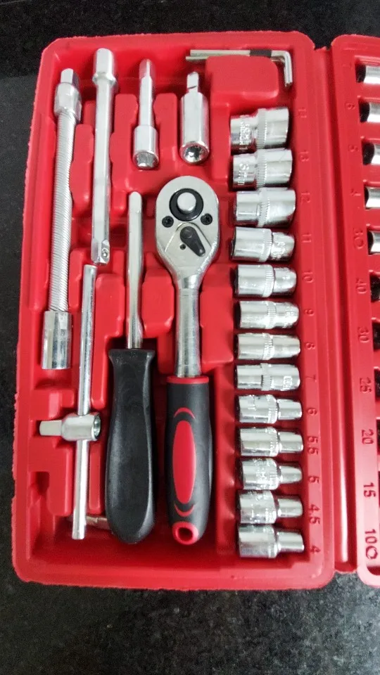 Kit de Ferramentas 46 Peças com Soquetes e Chave Catraca Reversível