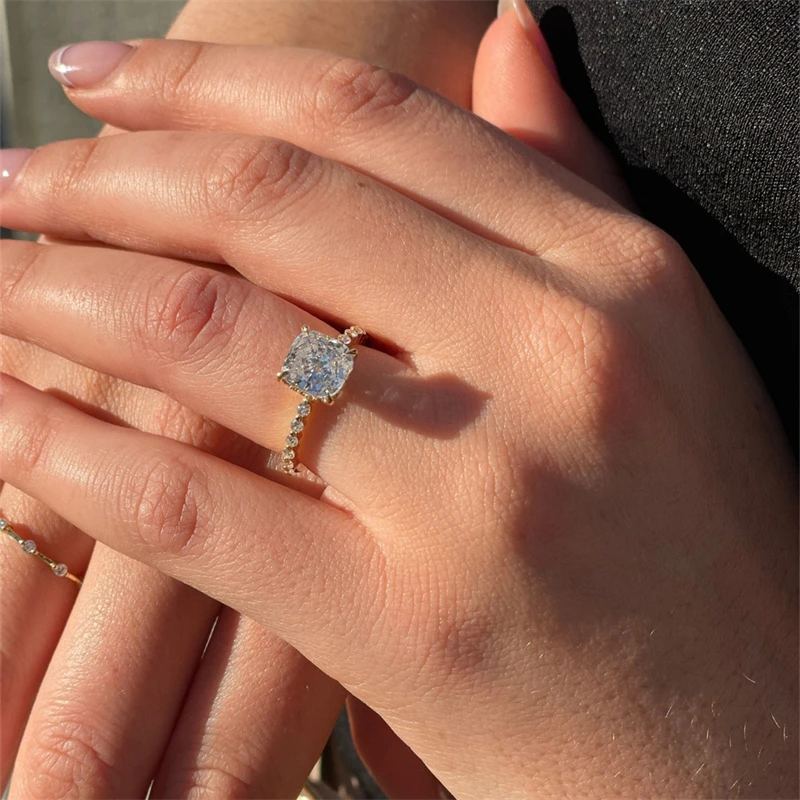 

Кольцо женское из розового золота, 2,0 карата, с мусанитом