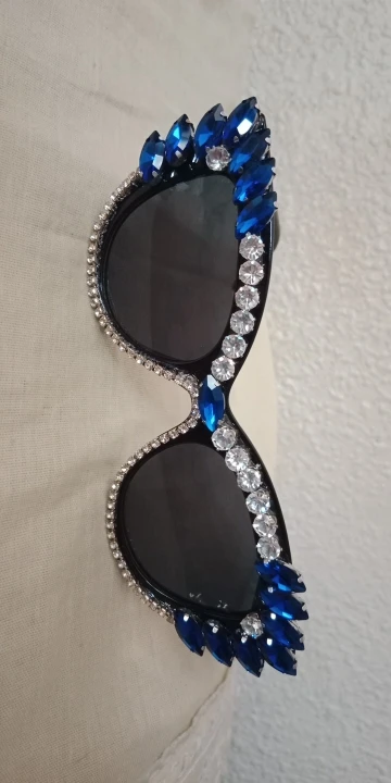 Cat Eye Diamond Sunglasses - Colorful Big Diamond Droplet Shades photo review