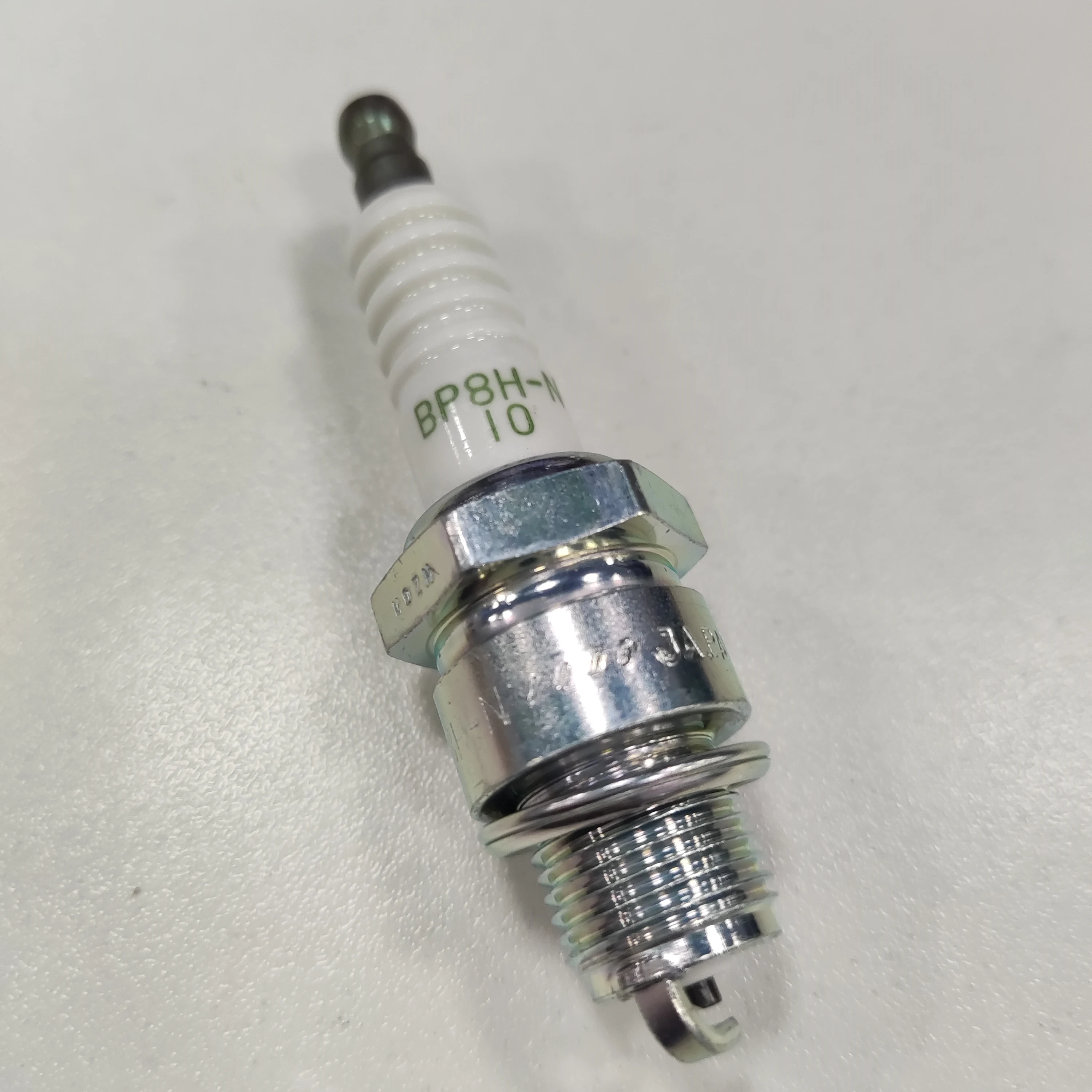 Свеча зажигания NGK BP8H-N-10 артикул 4838 |