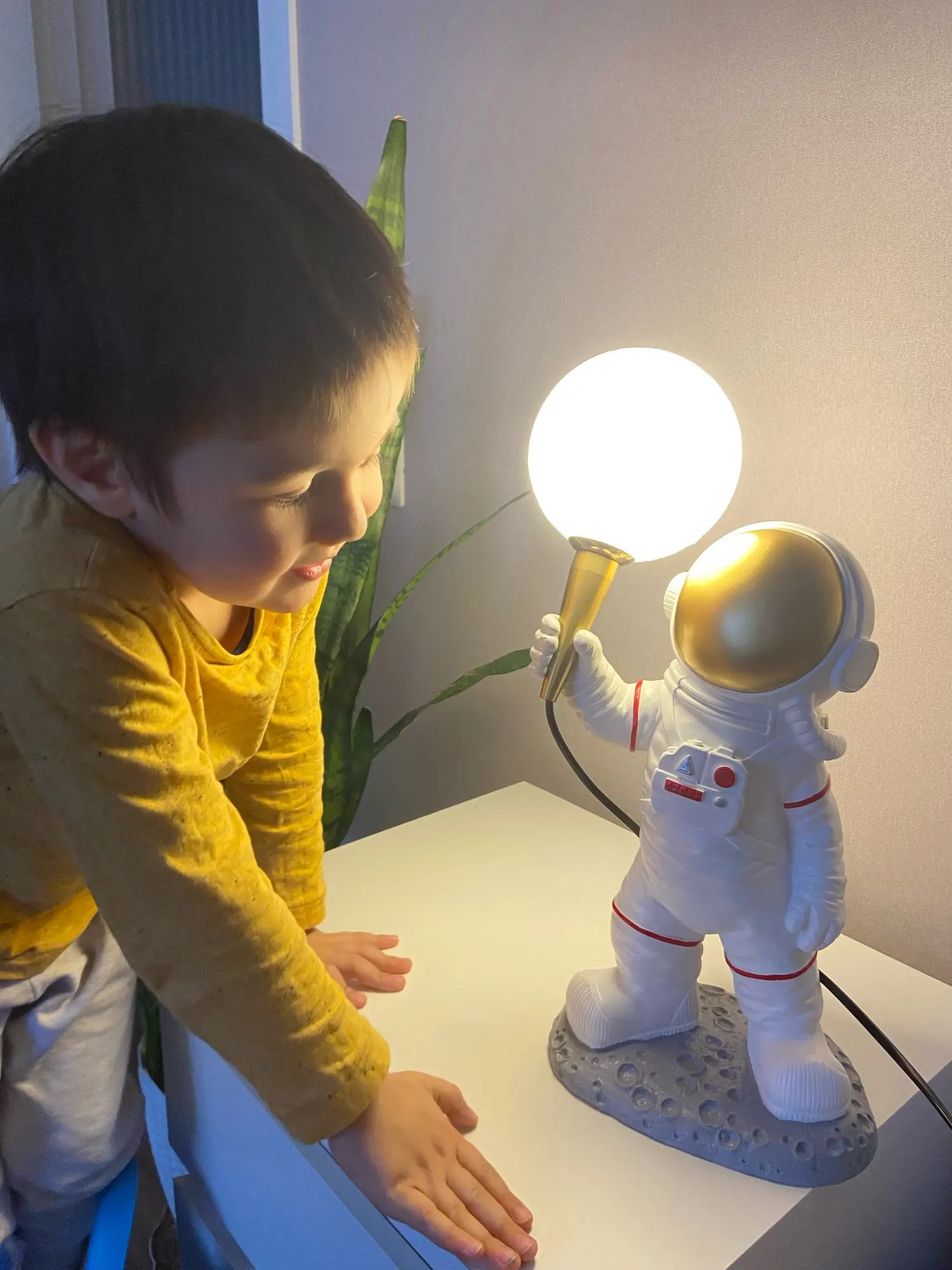 LEERIAN Lampe de Table Espace Astronaute Lampe de Chevet Enfants