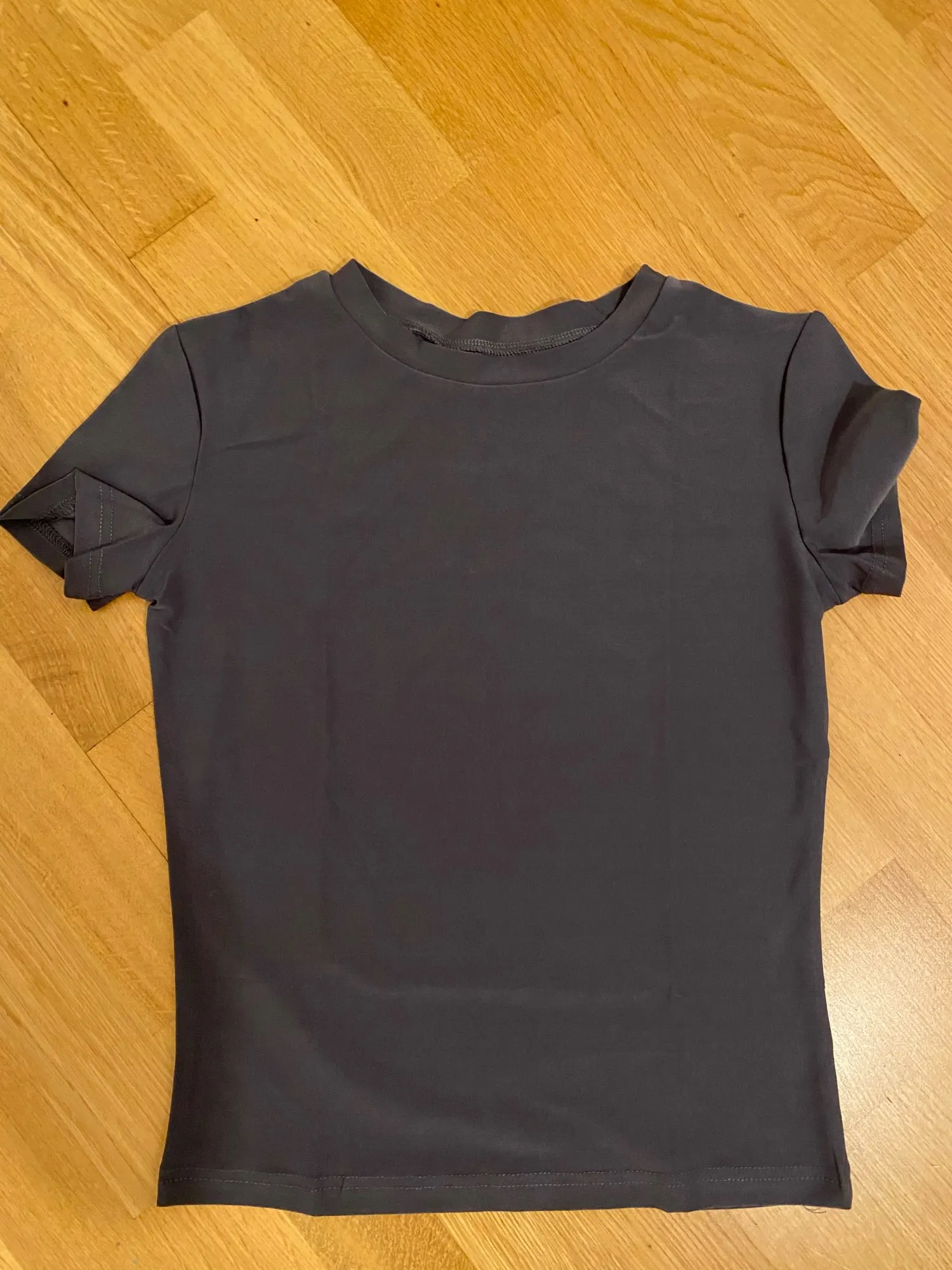 Luxe Polyester O-Neck Tee - Slim Fit Summer Essential photo review