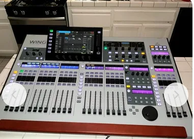 Behringer Wing 풀 스테레오 디지털 믹싱 콘솔, 48 채널, 28 버스, 빠른 판매