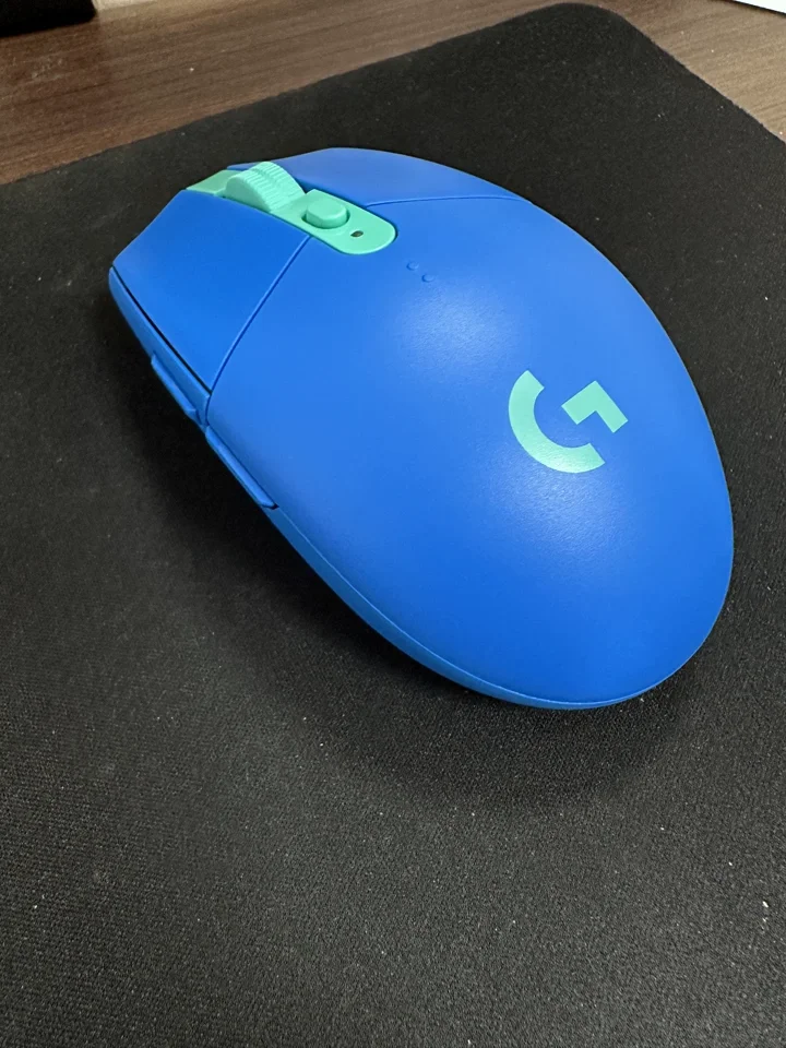 Logitech G304 Lightspeed Wireless Mouse 12K DPI 6 Buttons photo review