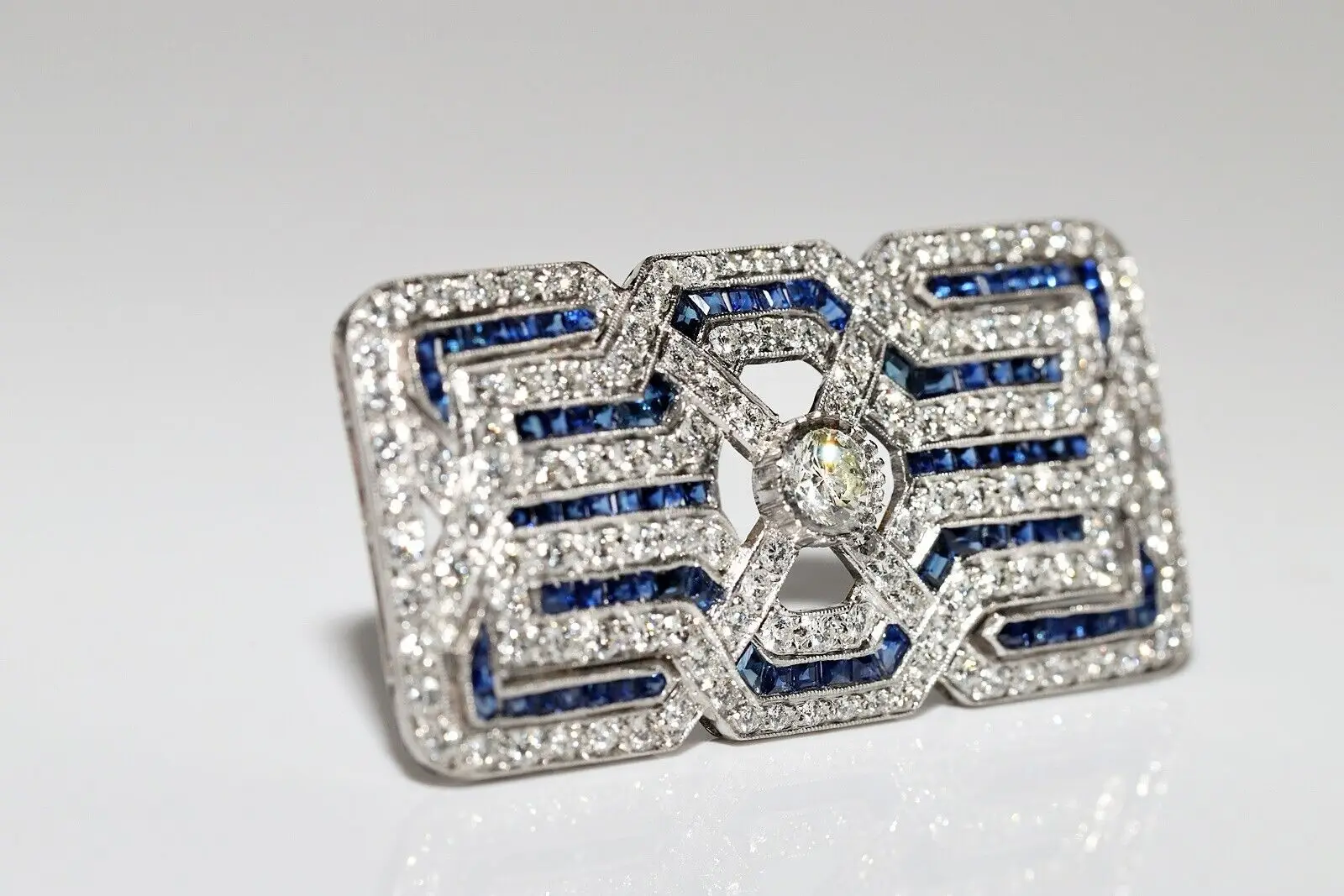 Рисунок 2 - Винтажный стиль арт-деко платина