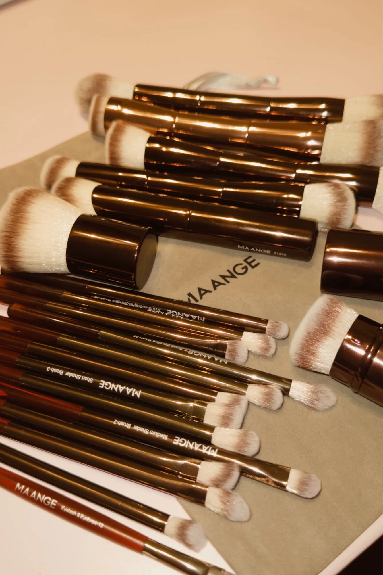 MAANGE 20pcs Makeup Brush Set – Dual-Ended & Multi-Use photo review