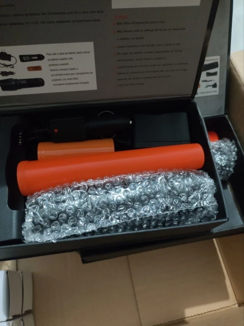 Lanterna Tática Militar X900 Profissional com Zoom Sinalizador Recarregável Luz Camping photo review