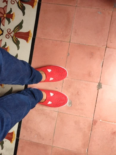 Zapatillas de deporte transpirables de Color sólido para mujer, zapatos para caminar ligeros sin cordones con suela suave, zapatos informales de punto bajos photo review
