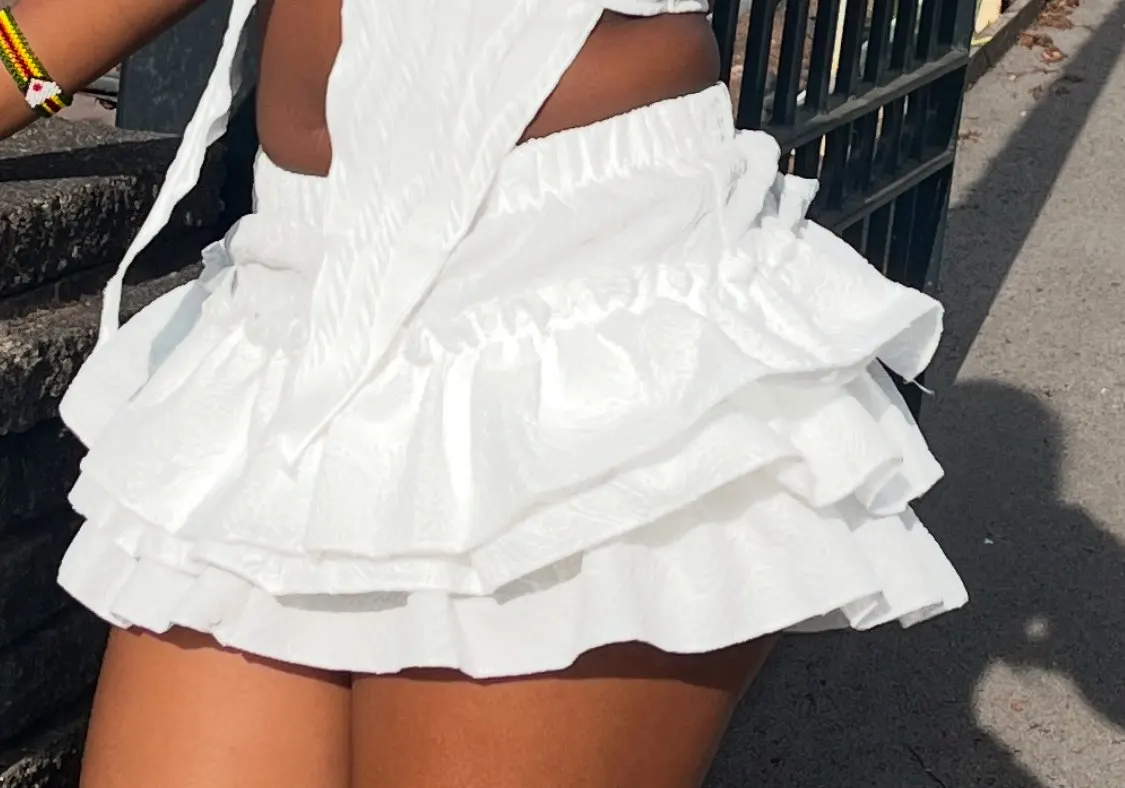Elegant White Pleated Ruffle Mini Skirt for Effortless Style photo review