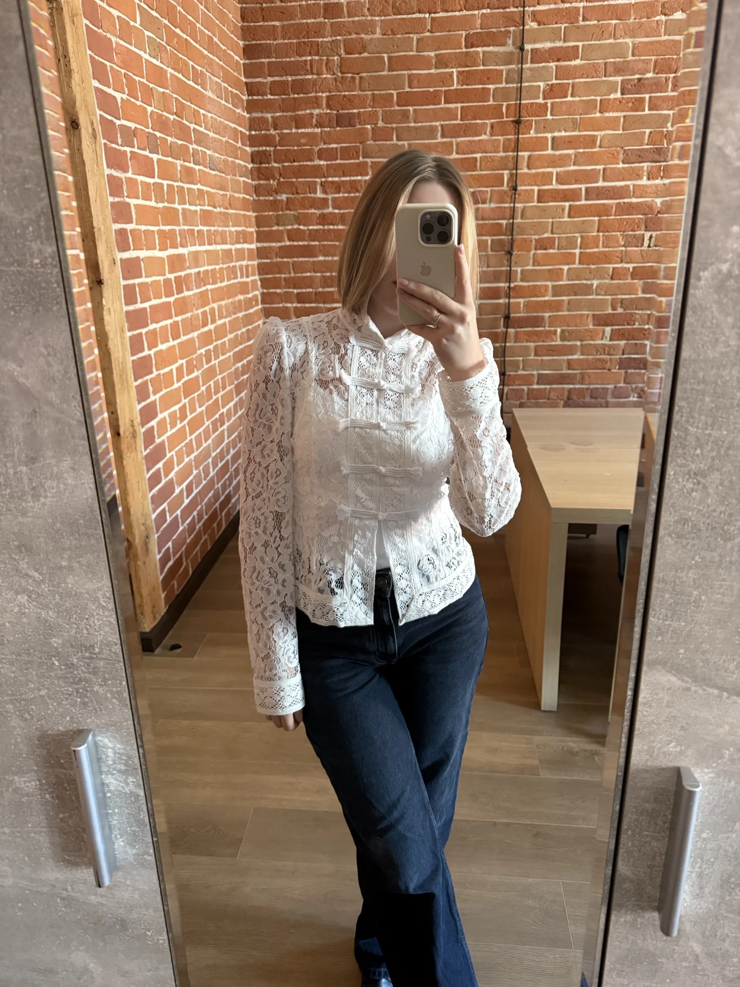 Women's Elegant Embroidery Puff Sleeve Lace Blouse photo review