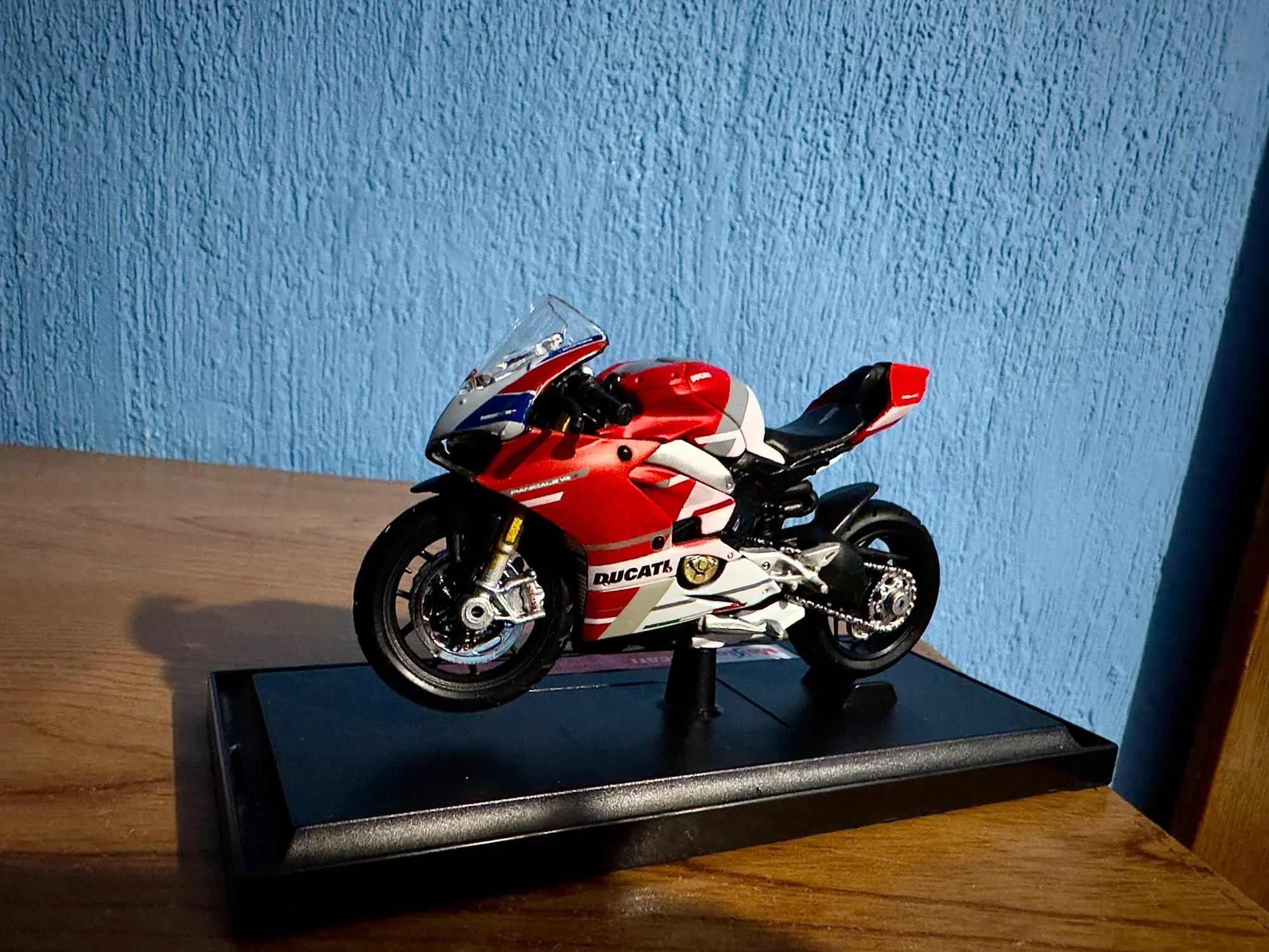 Maisto Ducati Panigale V4 S Corse 1:18 Scale Alloy Motorcycle Diecast Model Collectible Grade Gift Toy photo review